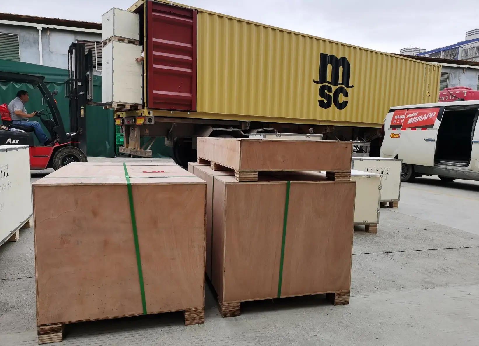 outdoor led display shipping