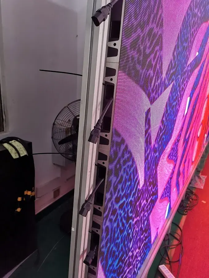 Hiden Cable Design between LED panel connection